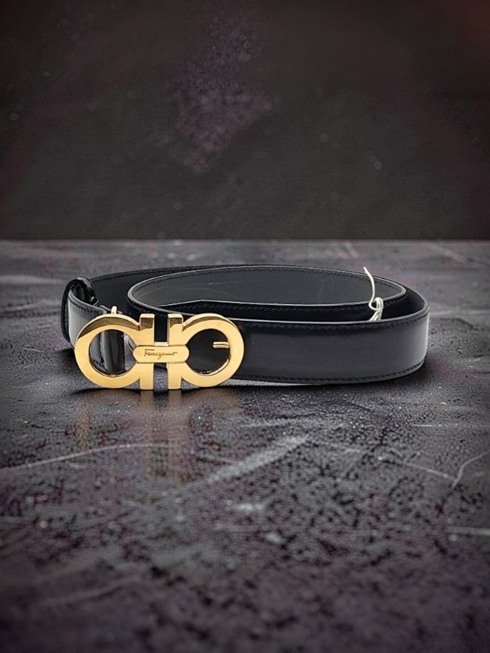 Salvatore Ferragamo Gancini Leather Belt – Black & Gold